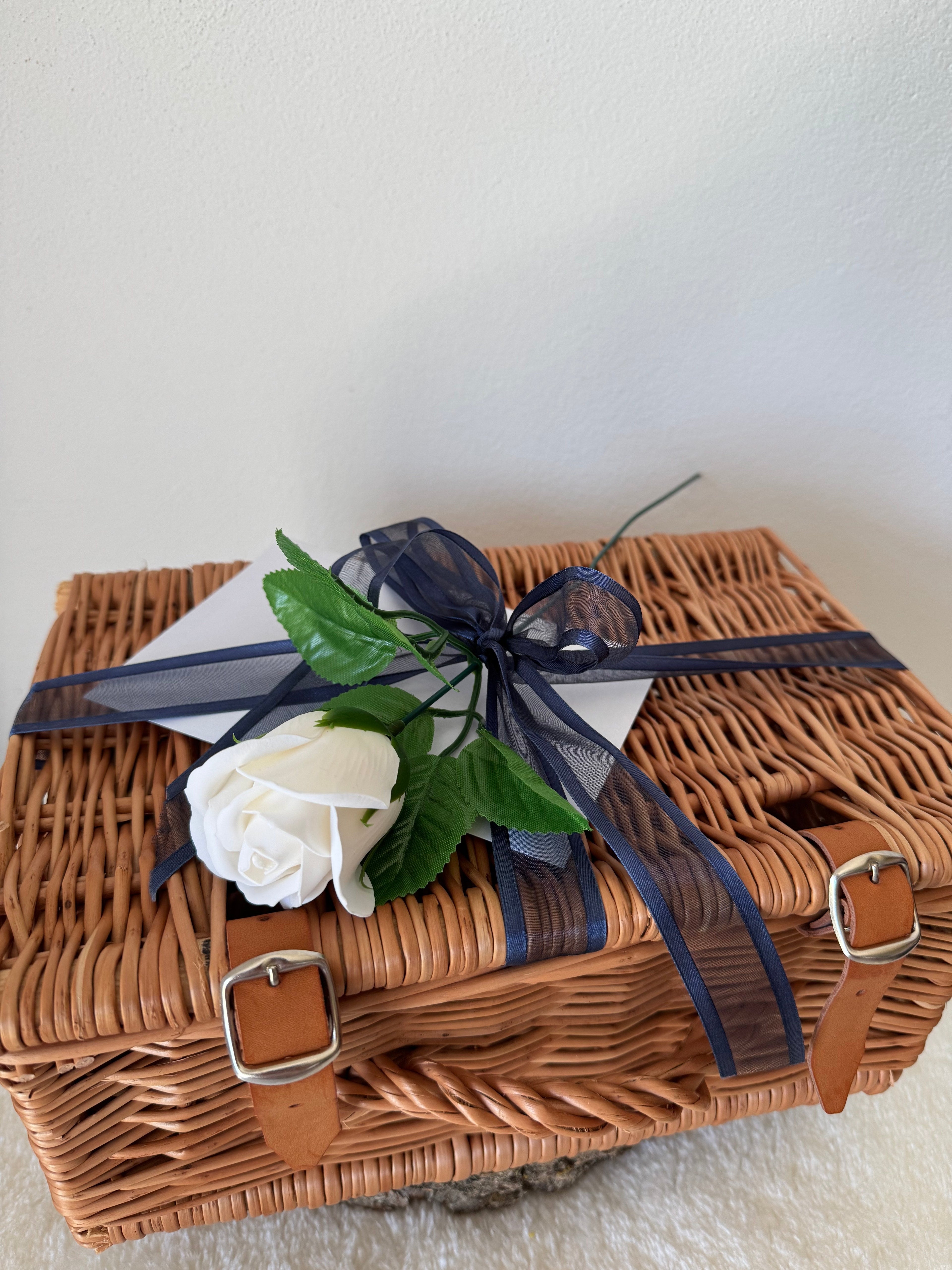 Sympathy Hamper S