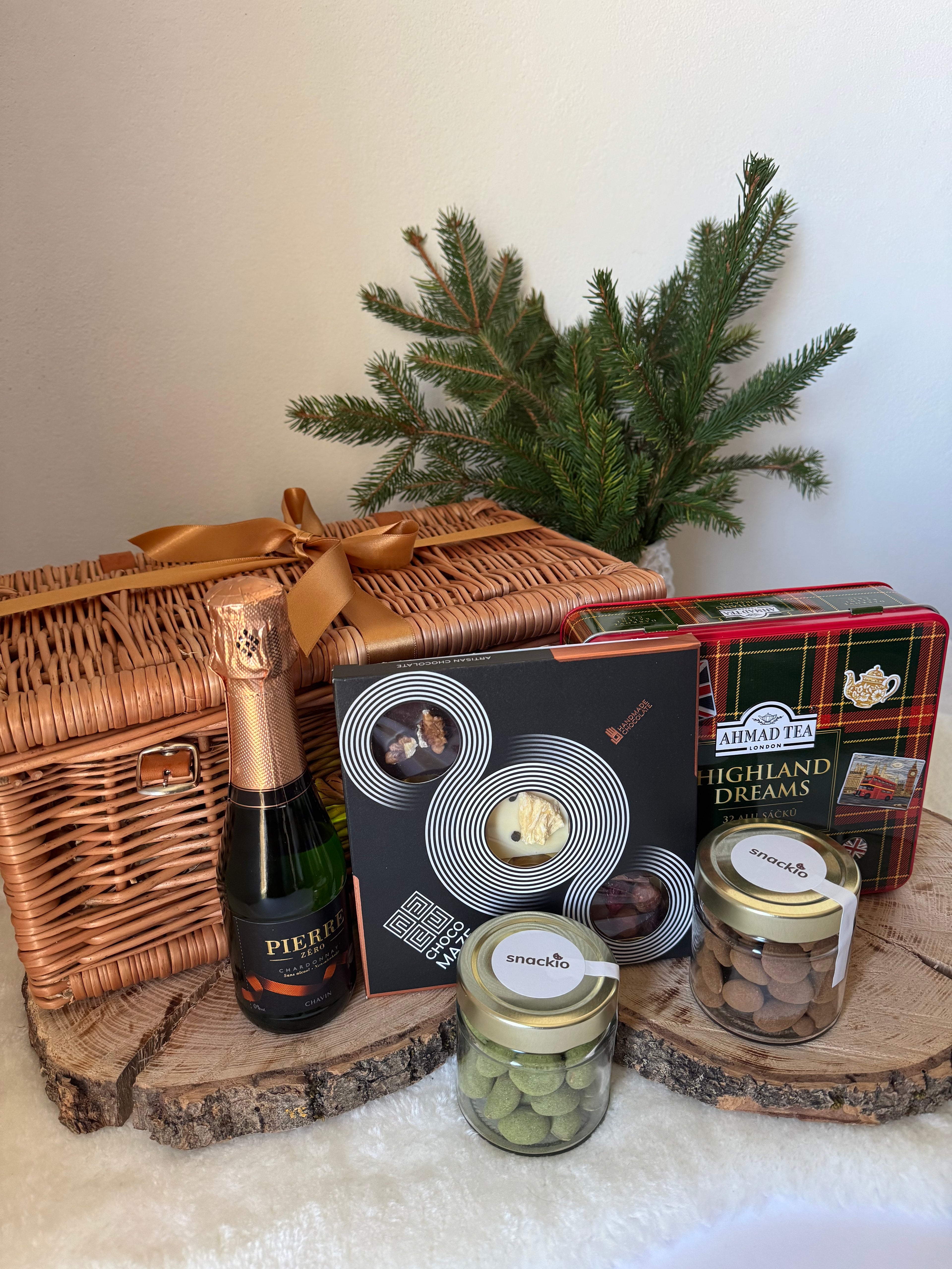 Gift basket M - Tea and chocolate