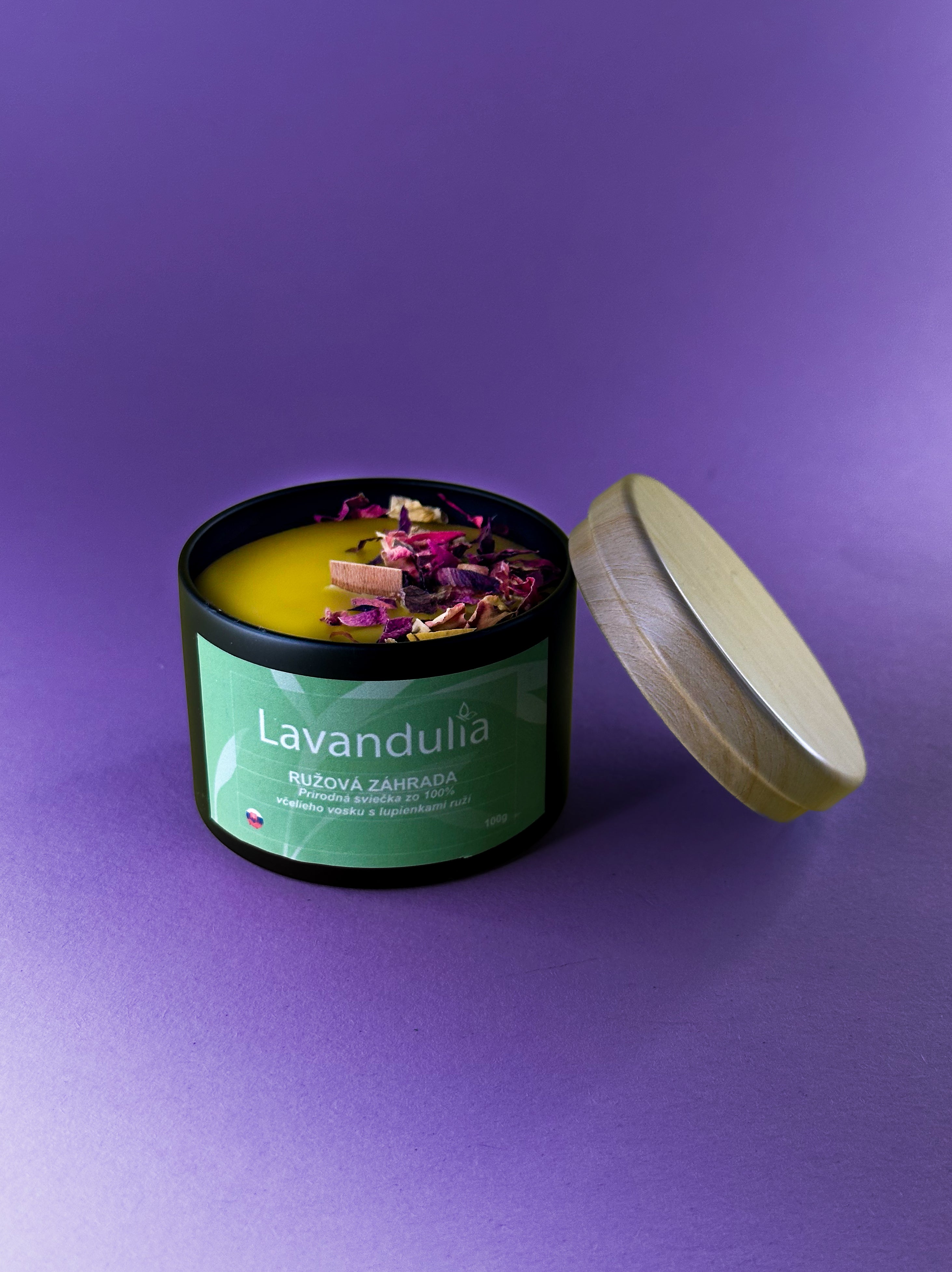 Rose Garden – natural candle made of 100% beeswax with roses